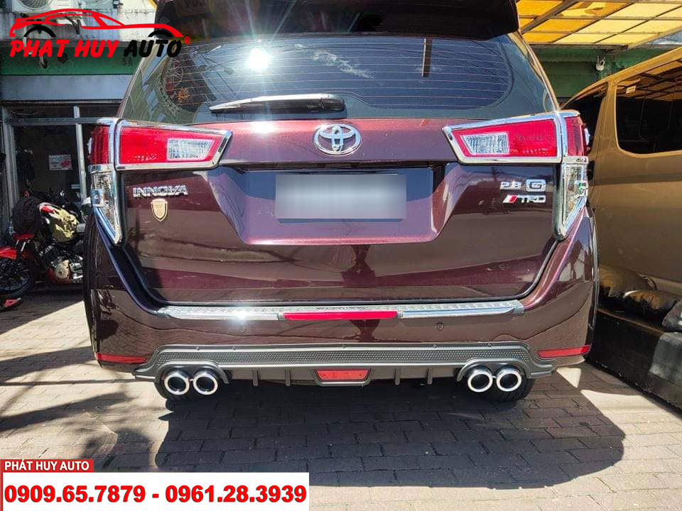 Độ Lip chia pô Toyota Innova