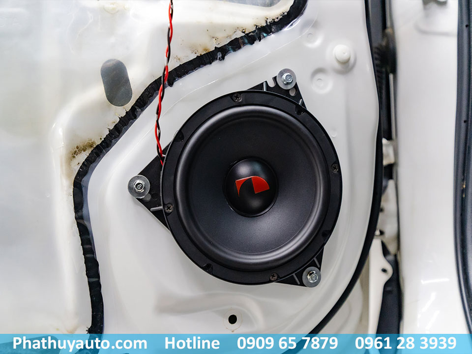 Độ Loa cánh cửa cho Fortuner