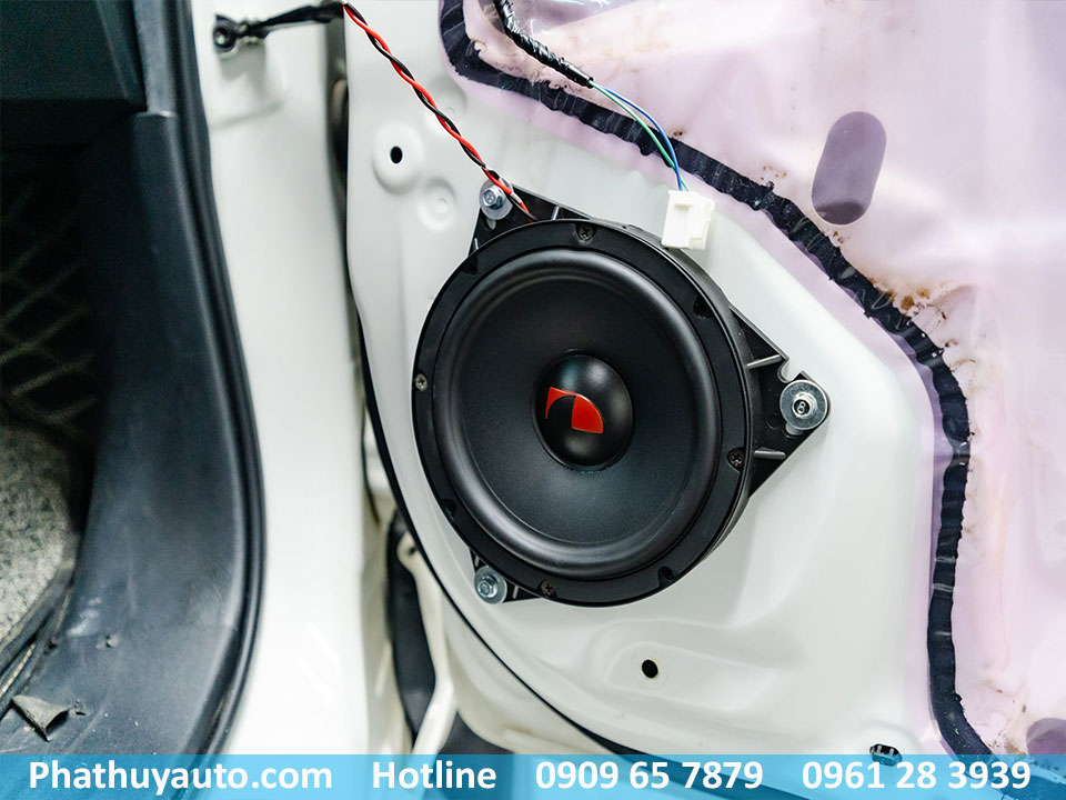 Độ Loa cánh cửa cho Fortuner