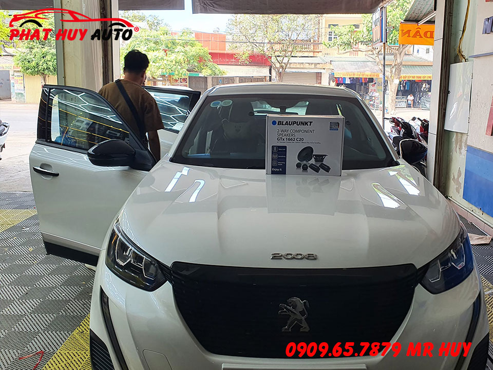 Độ Loa Cánh Cửa Peugeot 2008