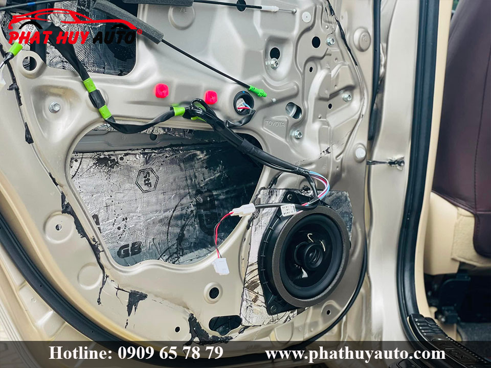 Độ Loa cánh cửa Toyota Vios