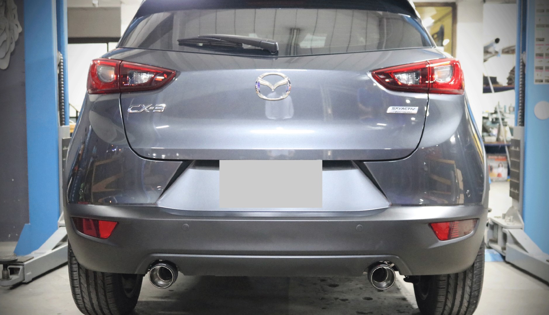 Độ pô Akrapovic cho Mazda CX3
