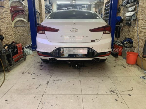 Độ pô Akrapovic cho xe Elantra