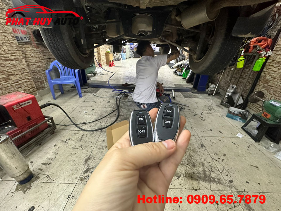 Độ pô nổ on/off Ford Escape