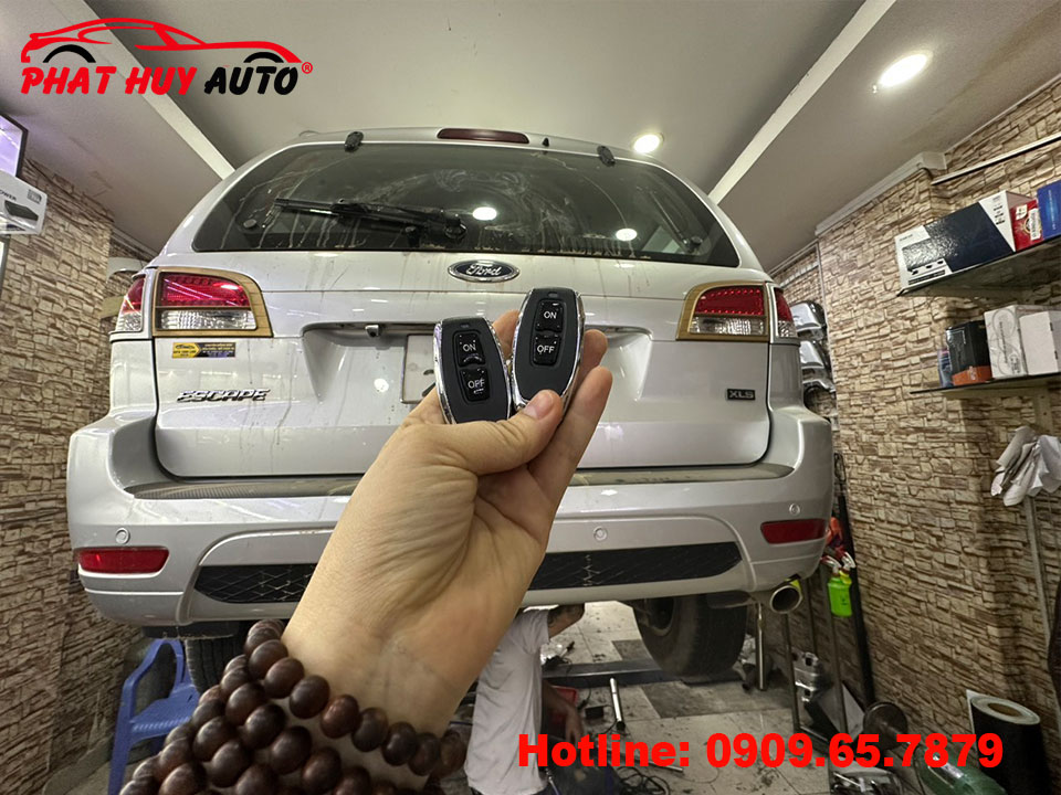 Độ pô nổ on/off Ford Escape