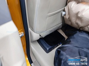 Độ Sub gầm ghế Nissan Navara