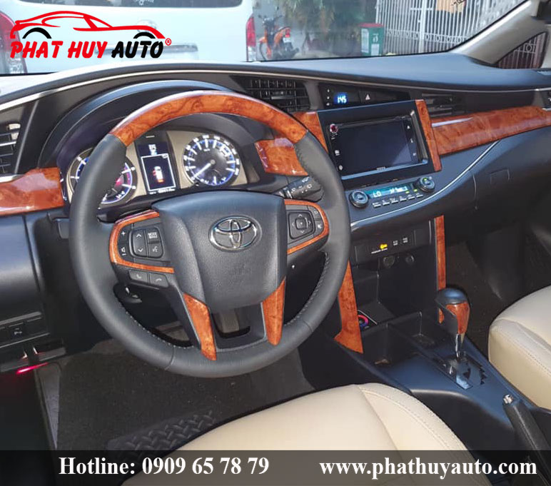 Đổi màu nội thất Toyota Innova