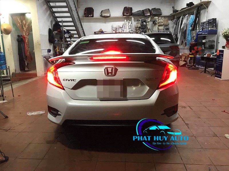 Đuôi gió Honda Civic thể thao