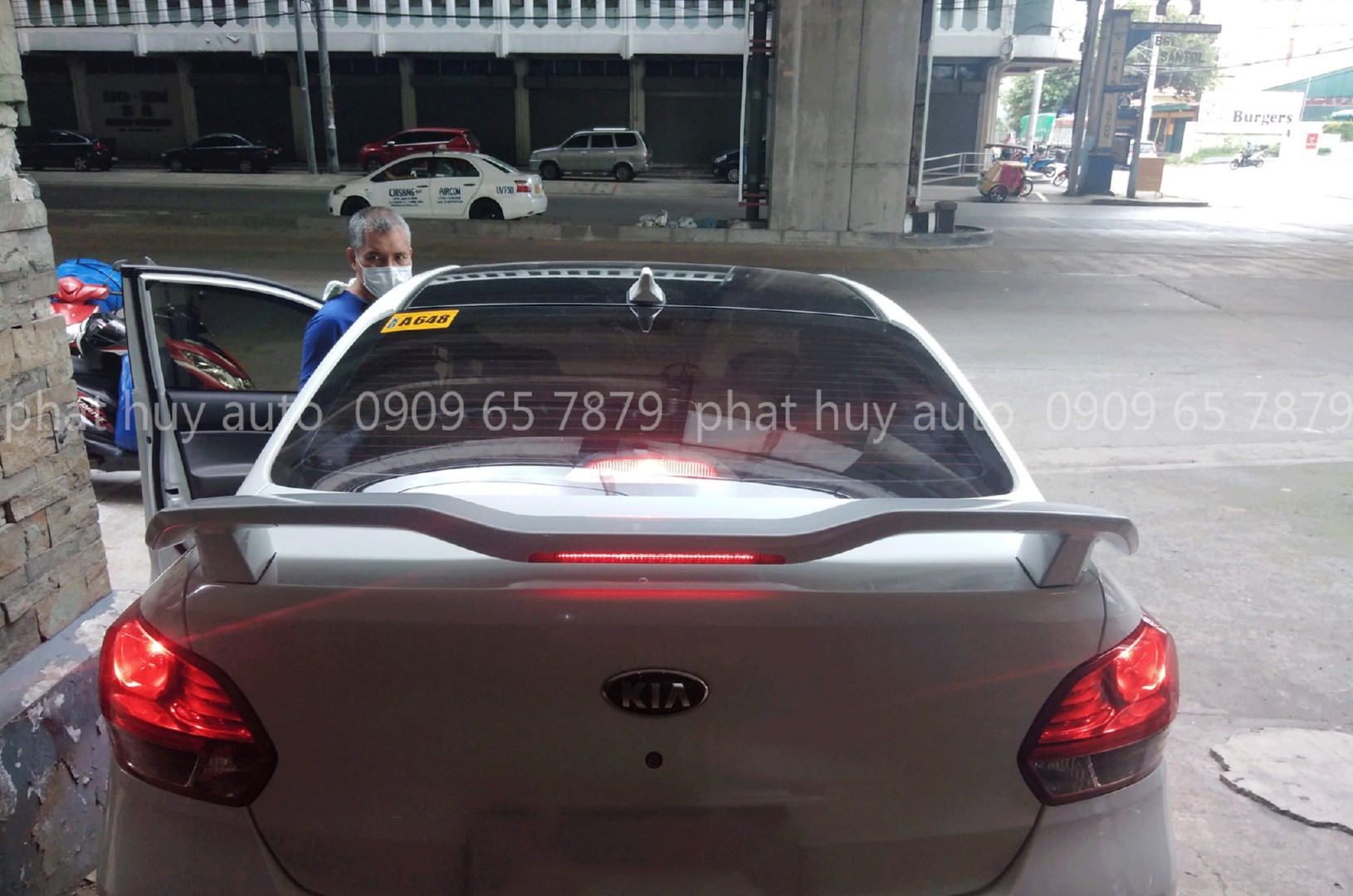 Đuôi gió Kia Soluto thể thao