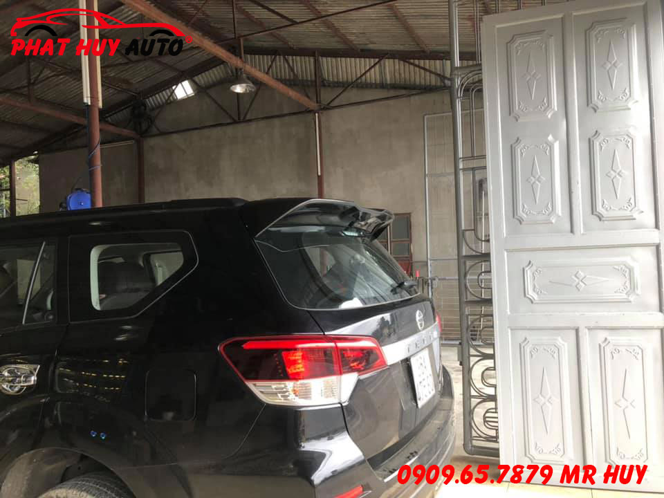 Đuôi gió ô tô Nissan Terra