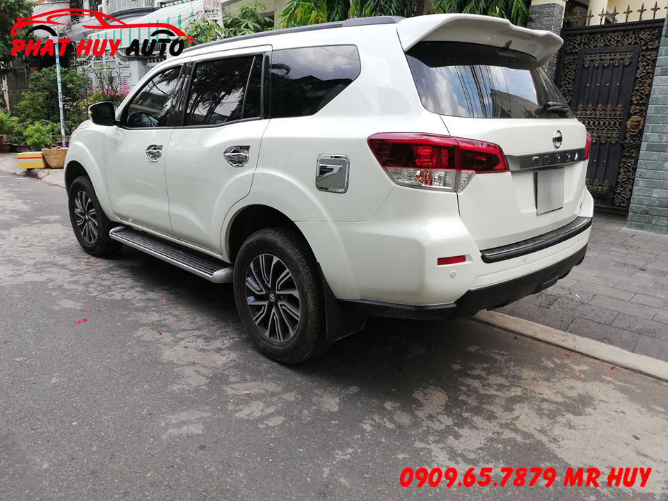 Đuôi gió ô tô Nissan Terra