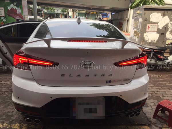 Đuôi gió xe Hyundai Elantra 2021