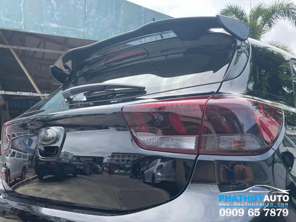 Đuôi gió xe Kia Rio Hatchback