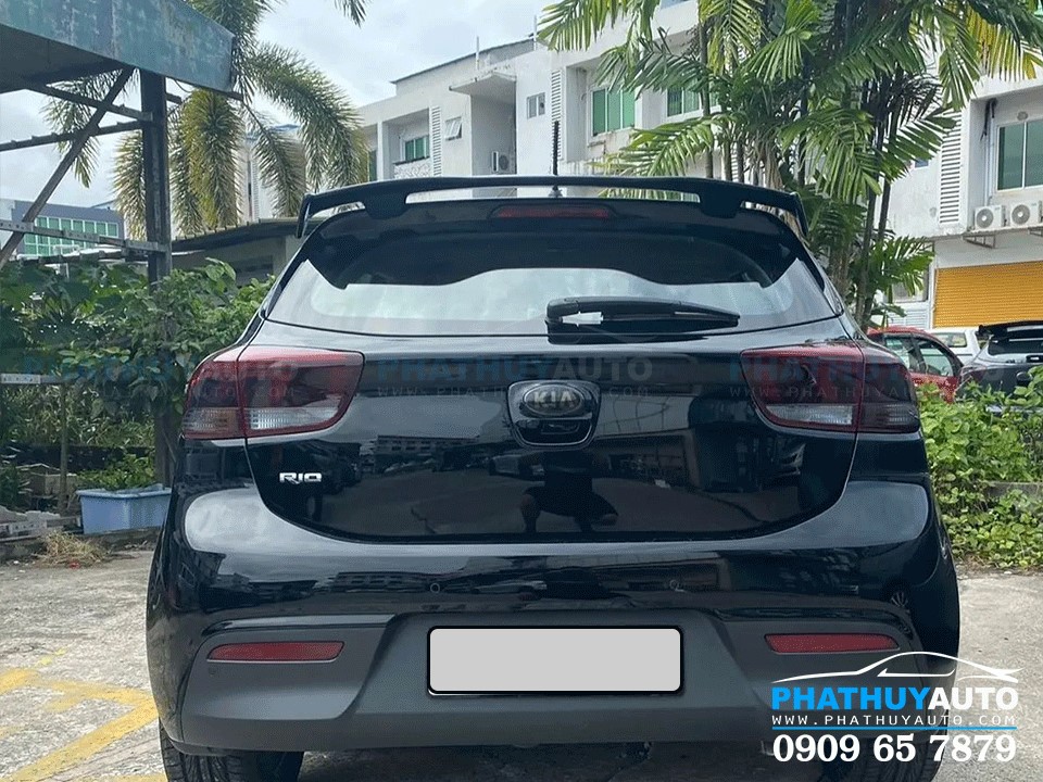 Đuôi gió xe Kia Rio Hatchback
