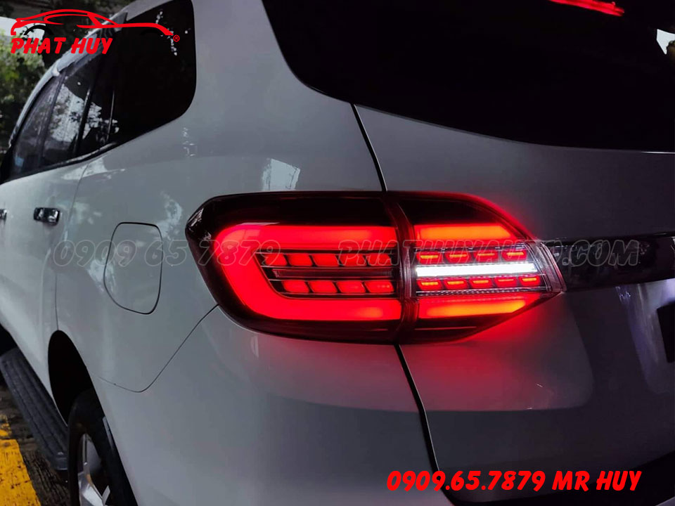 Ford Everest Độ Đèn Hậu Led