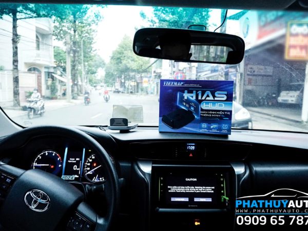 Fortuner lắp màn hình HUD Vietmap