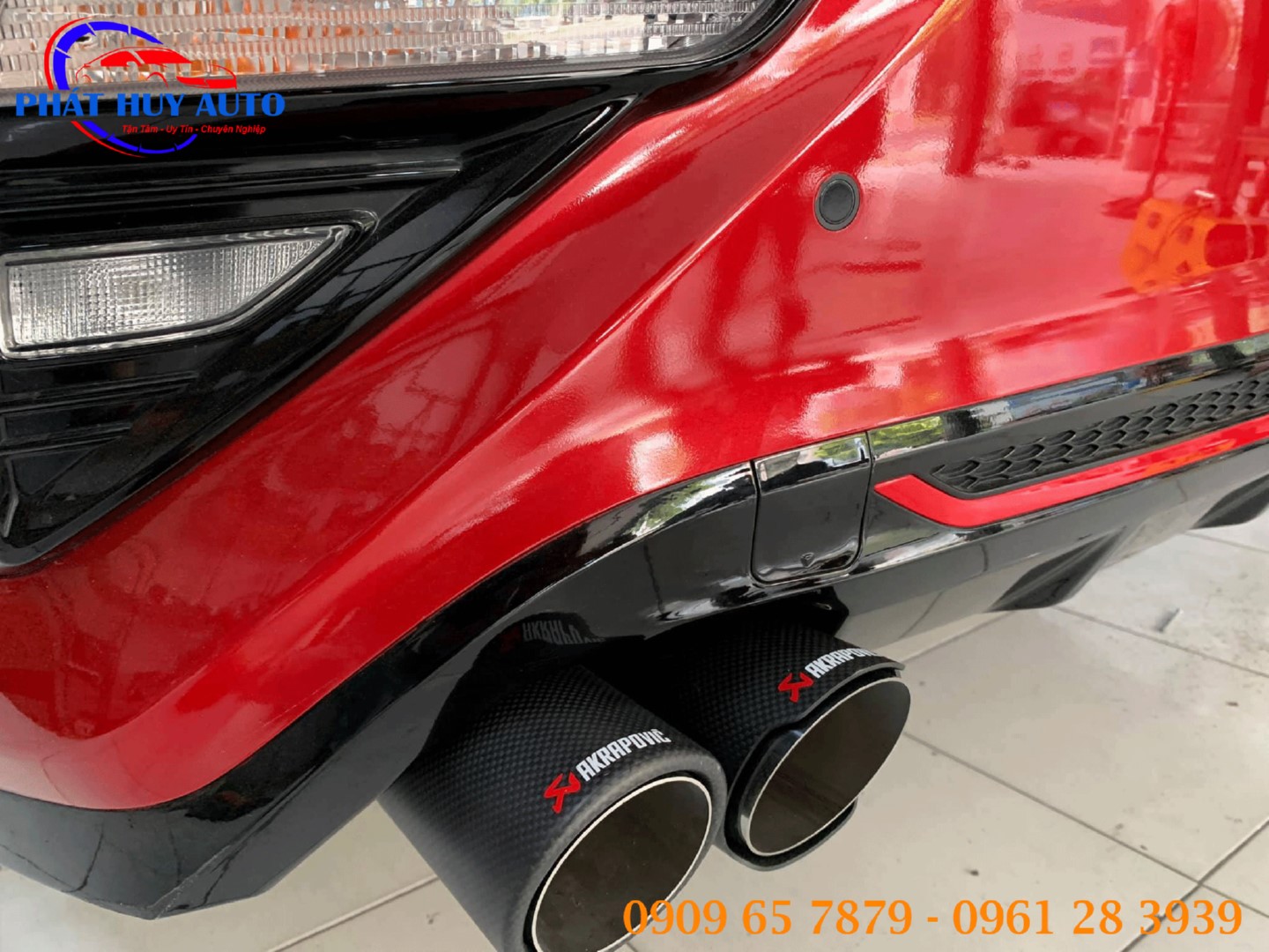 Kia Cerato độ pô Akrapovic Carbon