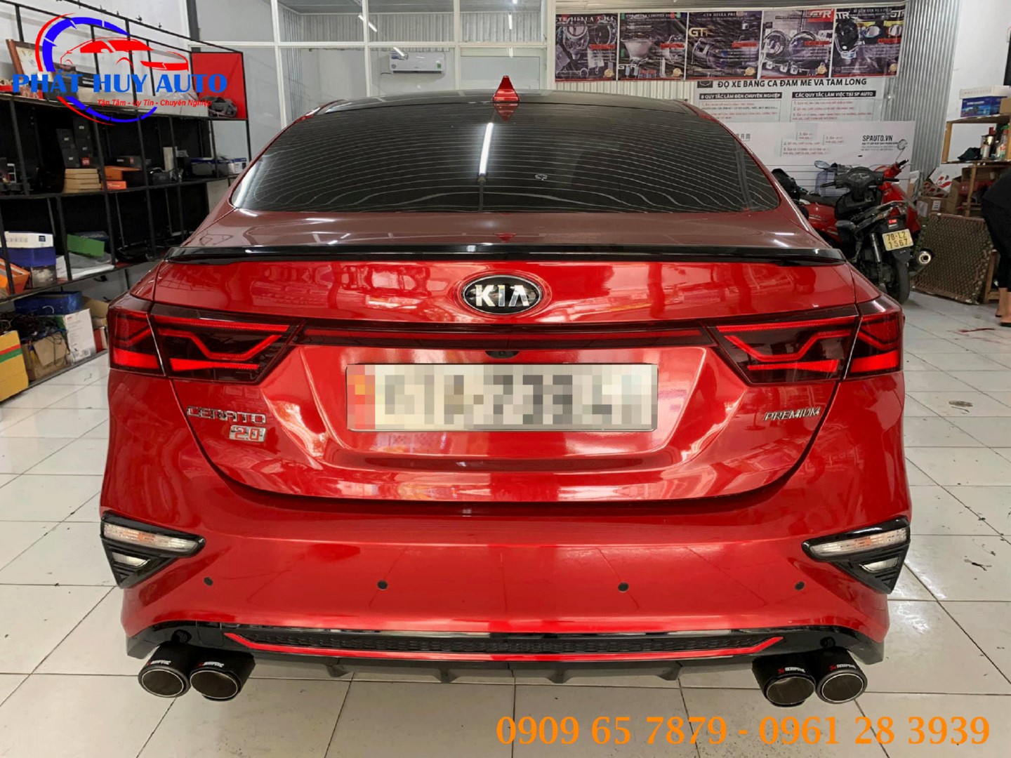 Kia Cerato độ pô Akrapovic Carbon