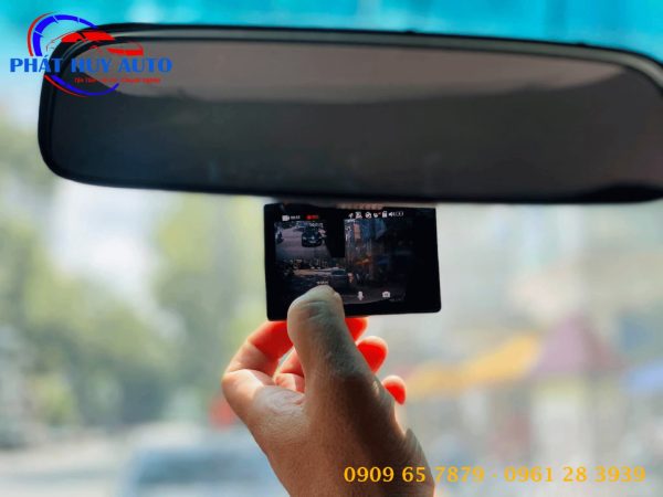 Lắp Camera hành trình cho Fortuner