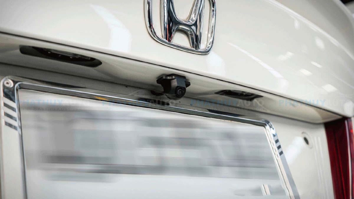 Lắp camera lùi cho Honda Civic