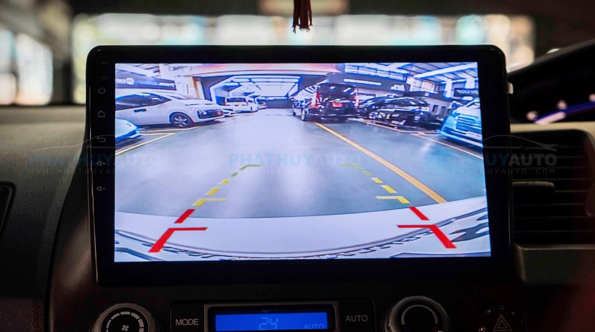 Lắp camera lùi cho Honda Civic