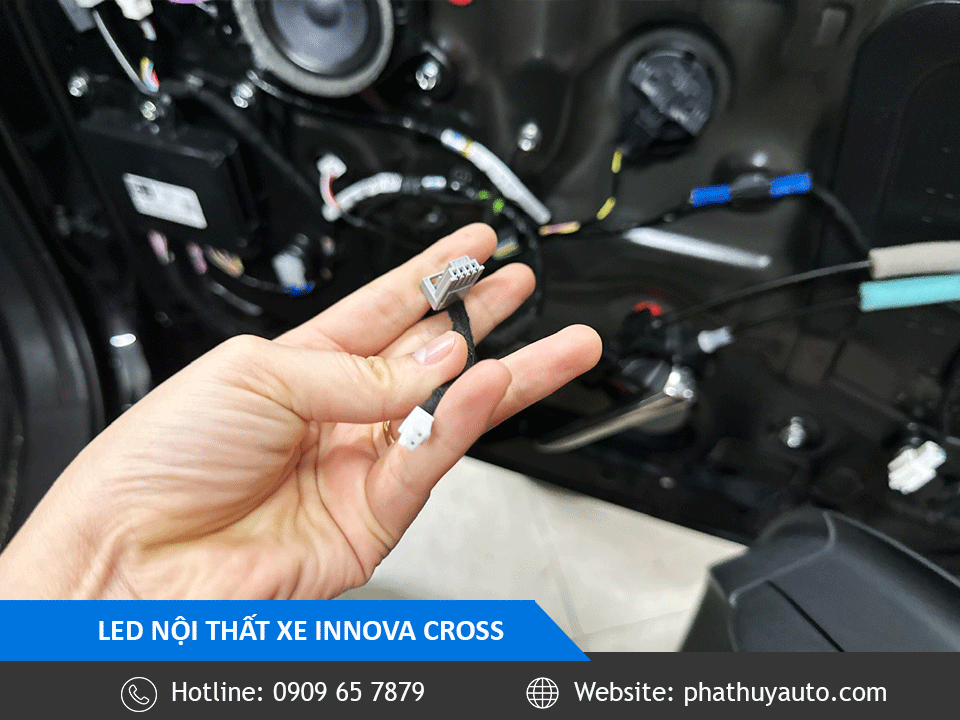 Led nội thất zin Innova Cross 2024-2026