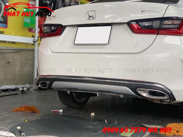 Lip chia pô Honda City 2022