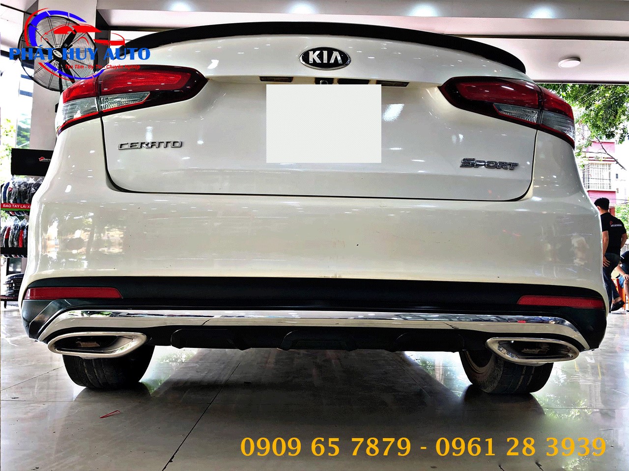 Lip pô Kia Cerato kiểu Mercedes