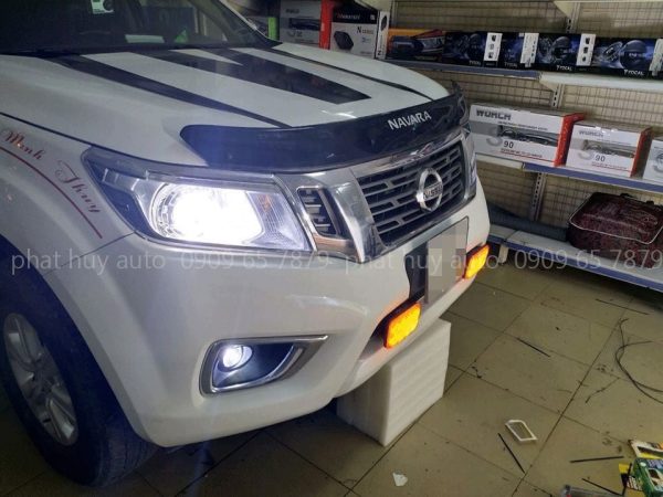 Lướt gió nắp capo Nissan Navara