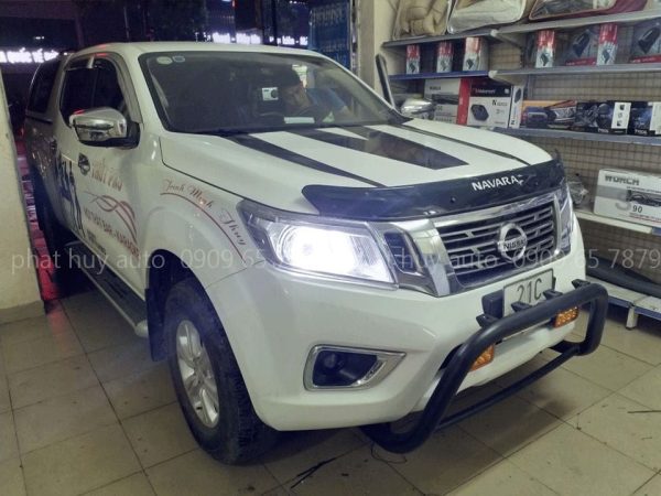 Lướt gió nắp capo Nissan Navara