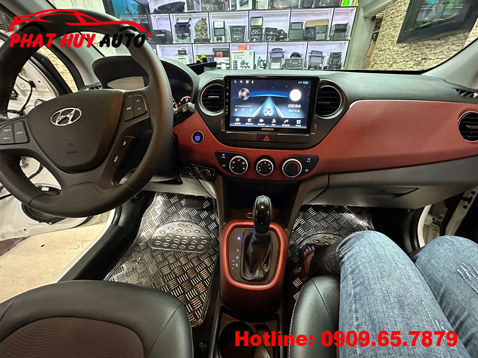 Hyundai Grand i10 Images - Check Interior & Exterior Photos | OtO