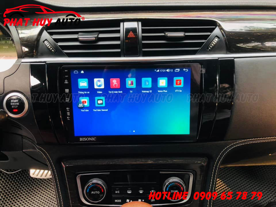 Màn hình liền camera 360 xe Zotye T600