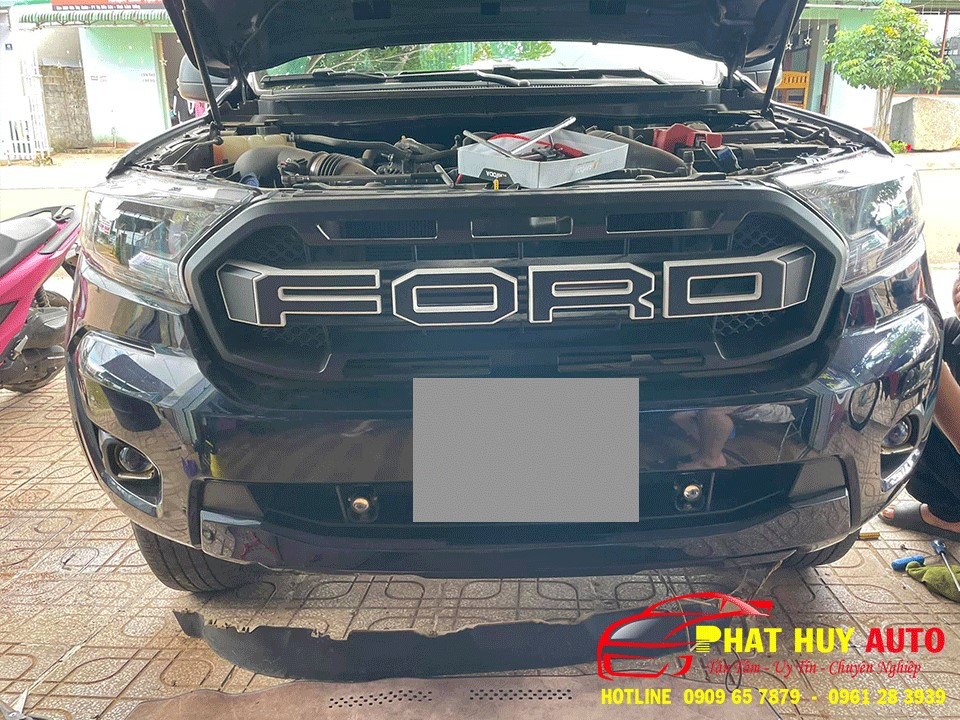 Mặt ca lăng Ford Ranger 2021