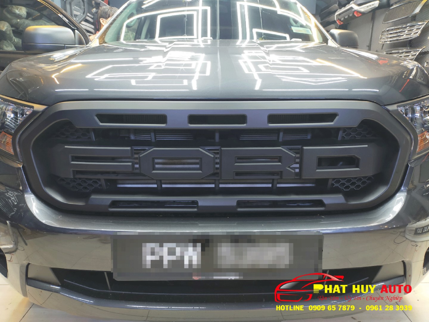 Mặt ca lăng Ford Ranger 2021