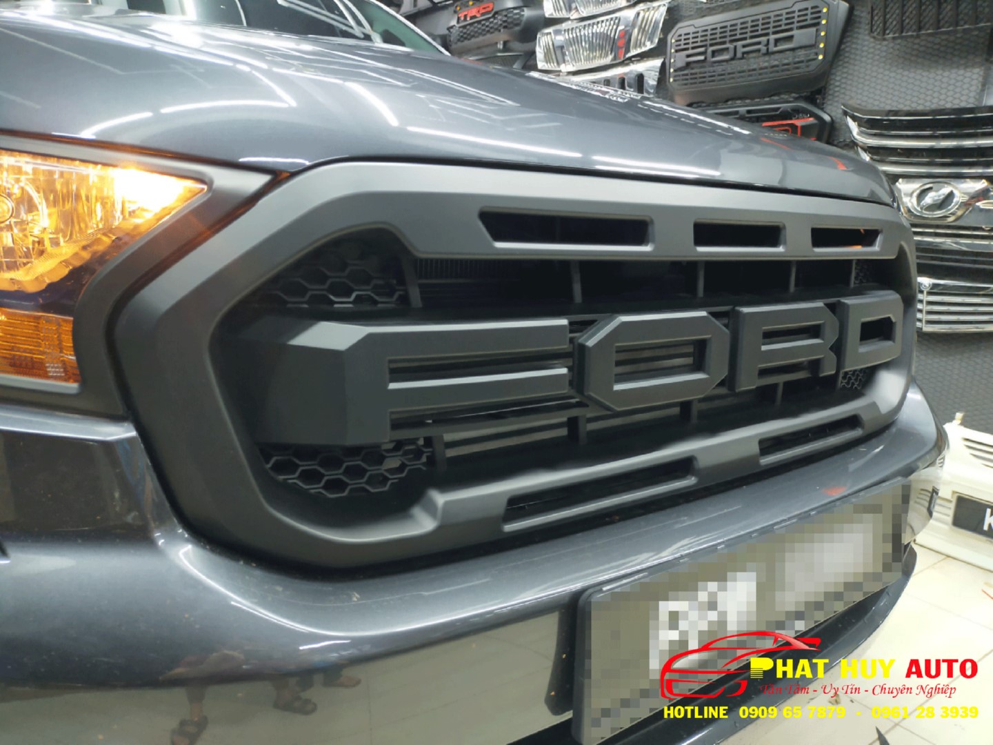 Mặt ca lăng Ford Ranger 2021