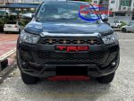 Mặt ca lăng xe Toyota Hilux