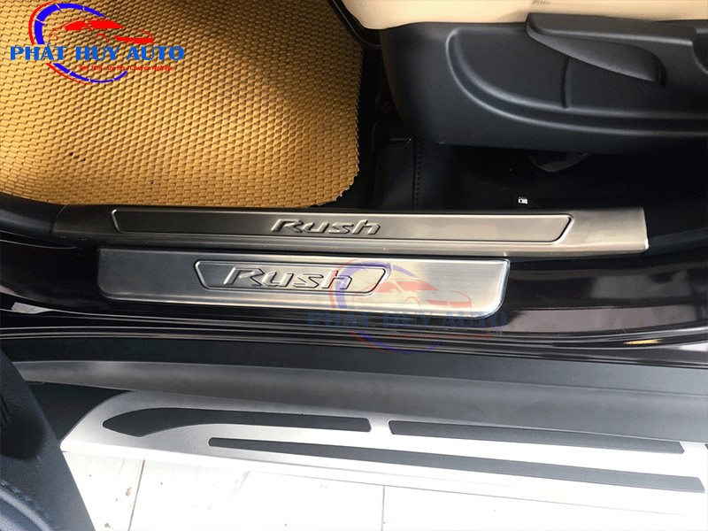 Nẹp Bước Chân Toyota Rush