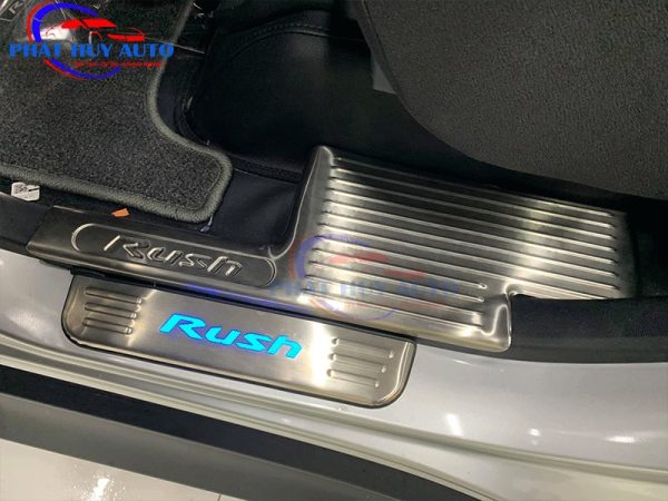 Nẹp Bước Chân Toyota Rush