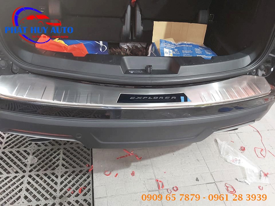 Nẹp chống trầy cốp Ford Explorer