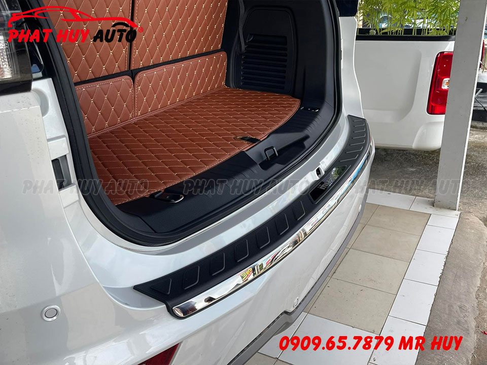 Nẹp chống trầy cốp sau Isuzu Mux 2022