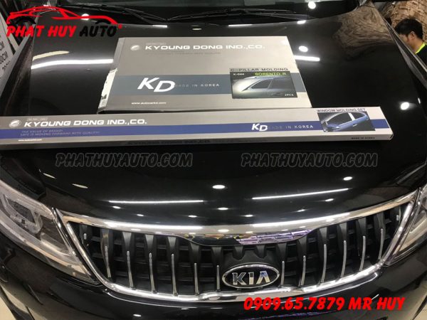 Nẹp viền chân kính Kia Sorento