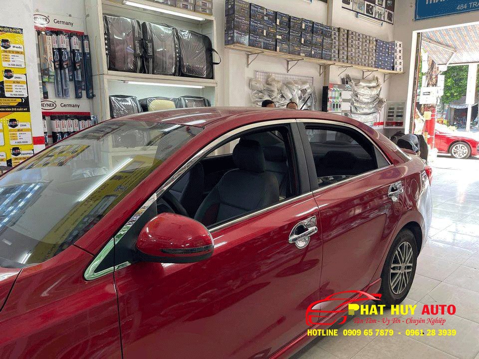 Nẹp viền chân kính xe Soluto