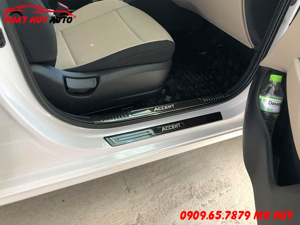 Ốp bậc cửa chống xước Accent