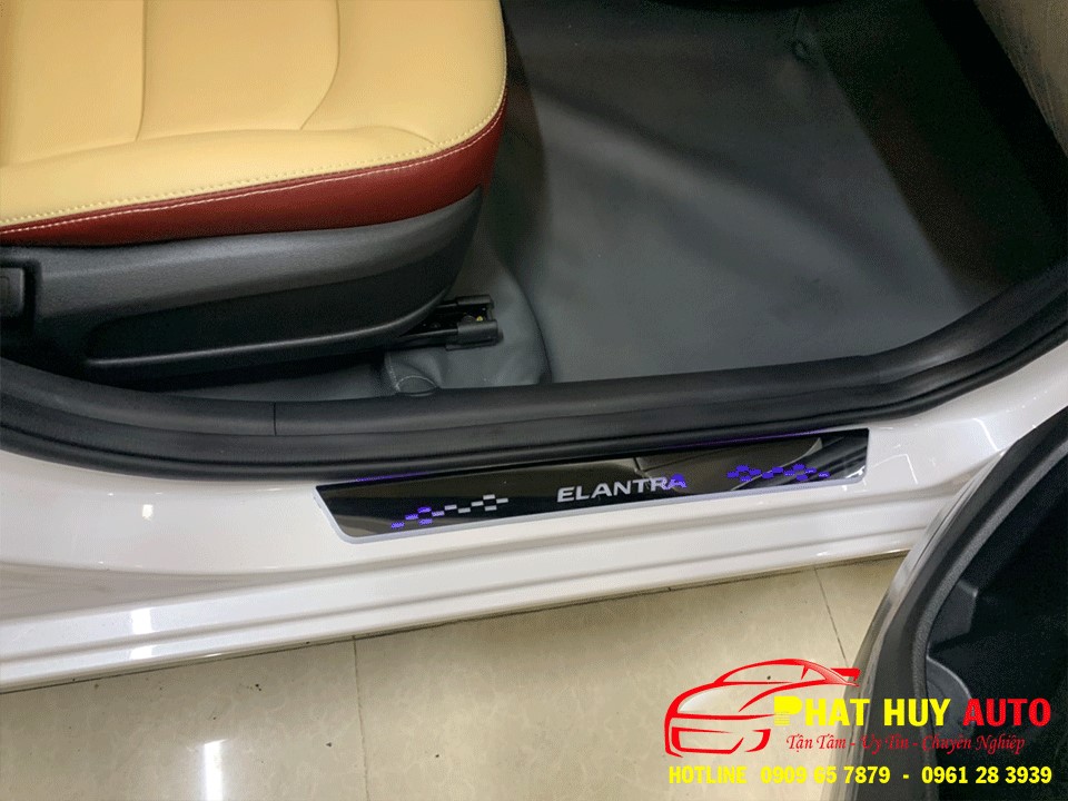 Ốp bậc cửa xe Hyundai Elantra
