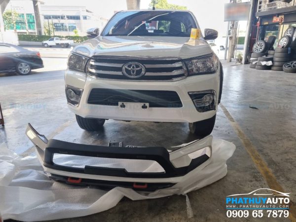 Ốp cản trước cho Toyota Hilux