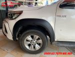 Ốp cua lốp Toyota Hilux 2015-2017