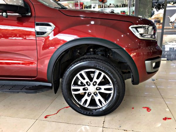 Ốp cua lốp xe Ford Everest