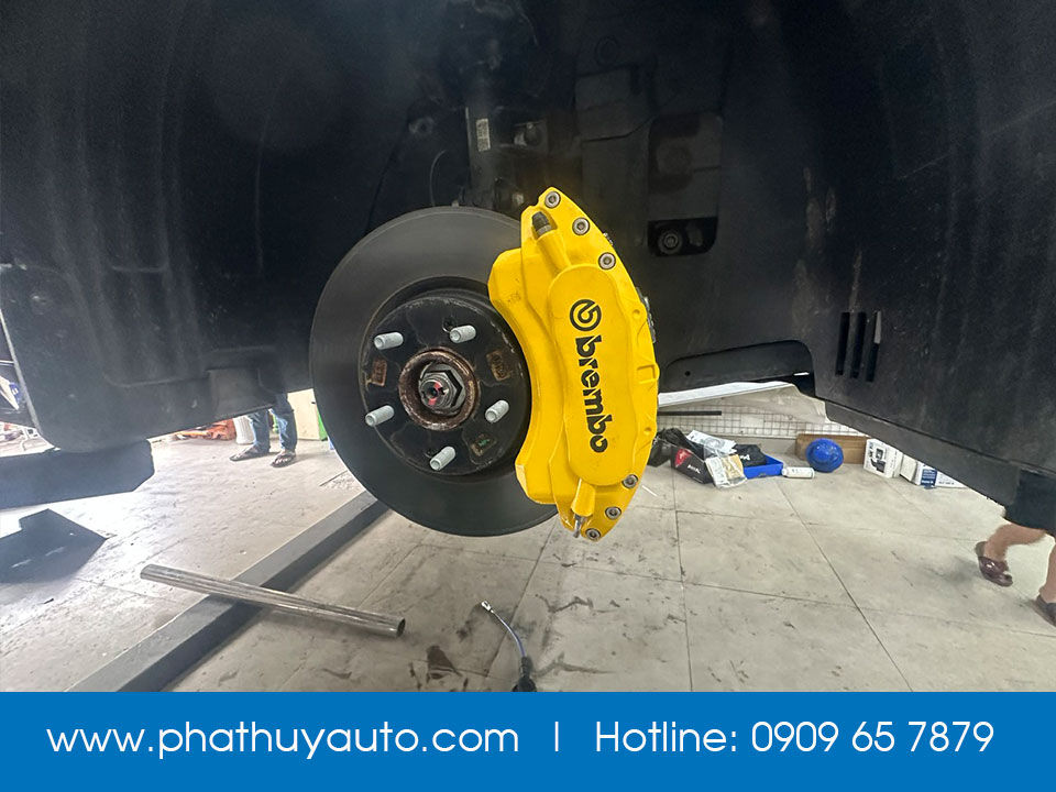 Ốp Phanh Brembo Cho Hyundai Custin