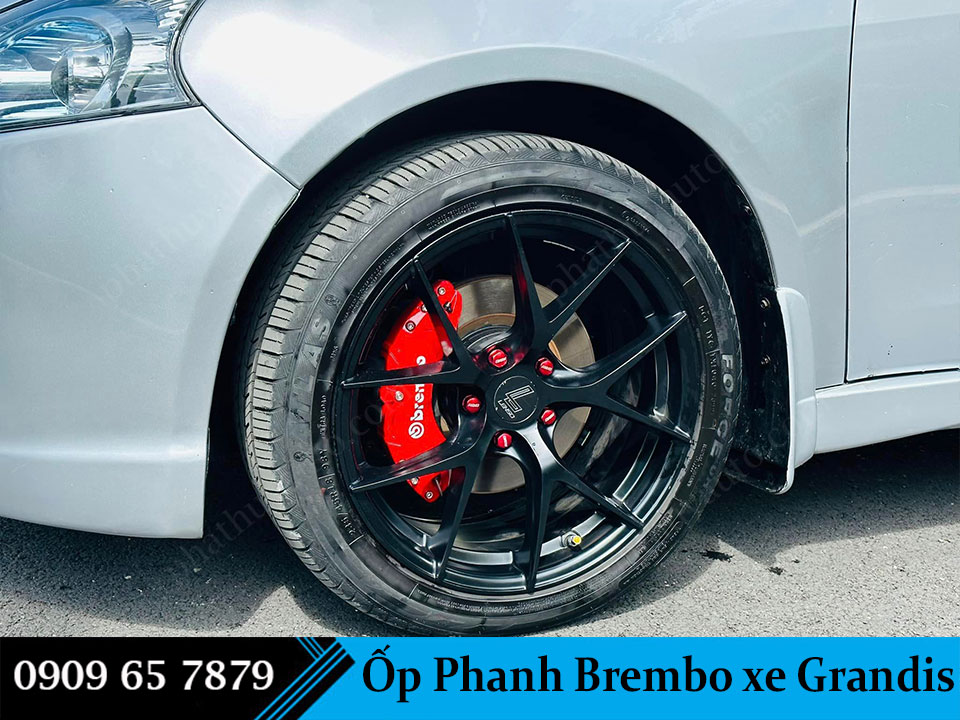 Ốp phanh Brembo xe Mitsubishi Grandis