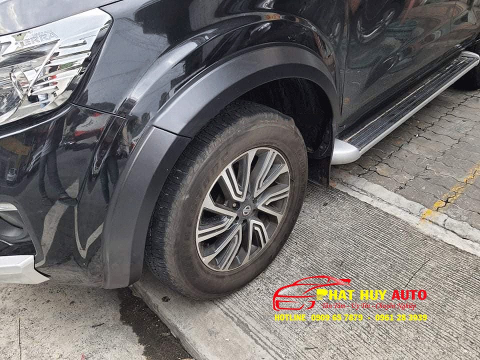 Ốp viền cua lốp Nissan Terra